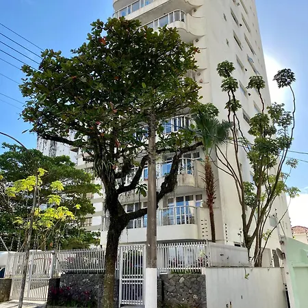 Apartamento espaçoso com vista-3