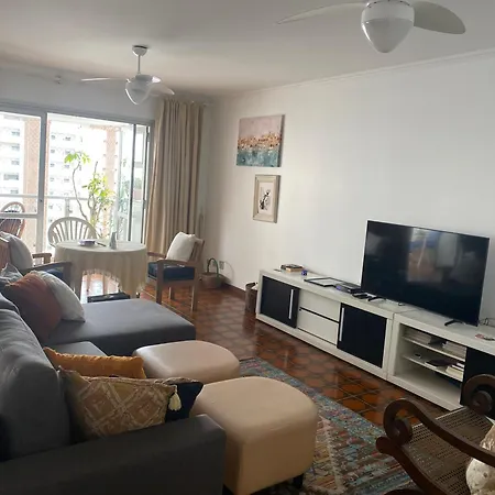 Apartamento espaçoso com vista-2