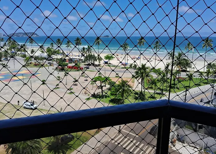 Jóia da Enseada, com serviços de praia, de frente para o mar, posição estratégica, 3 quartos, vista deslumbrante, TV smart, estacionamento Guarujá